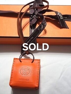 SOLD HERMES SAC ORANGE CHARM PM